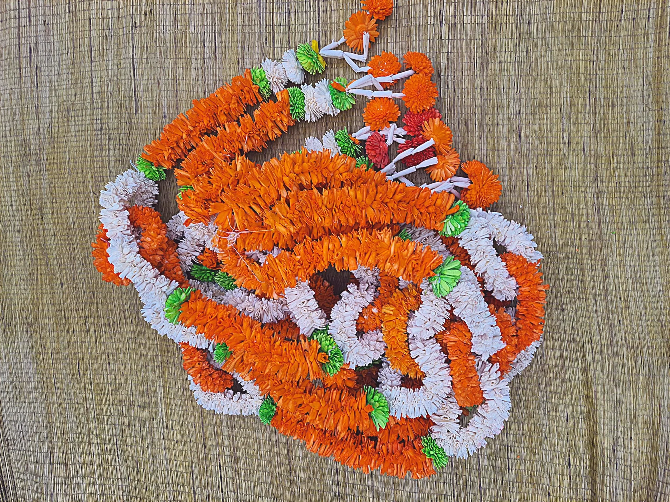 Sola Wood Strings Garland - Image 3